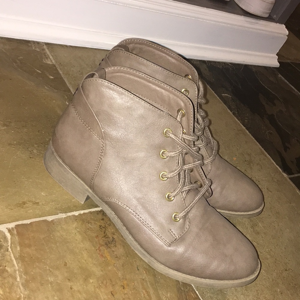 Candies lace up booties 8 1/2